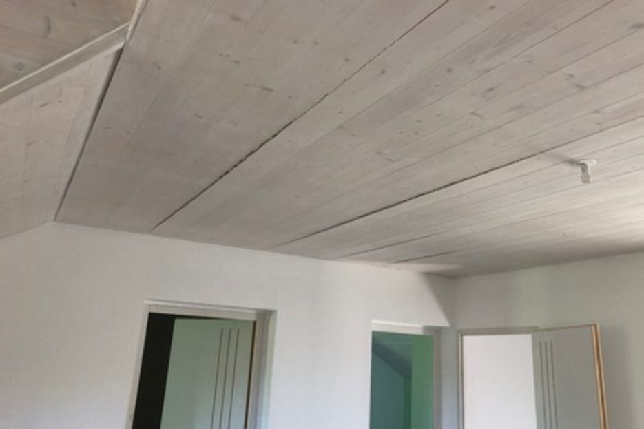 1. Viry : Malfa�on sur pose de lambris au plafond