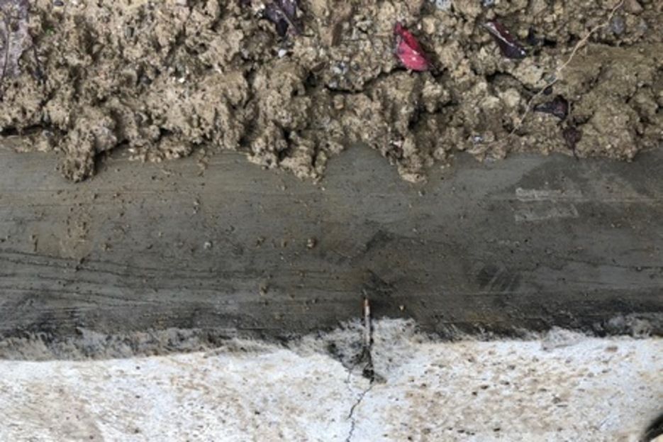 4. Veigy : Fissuration de retrait sur radier 4. Veigy : Fissuration de retrait sur radier