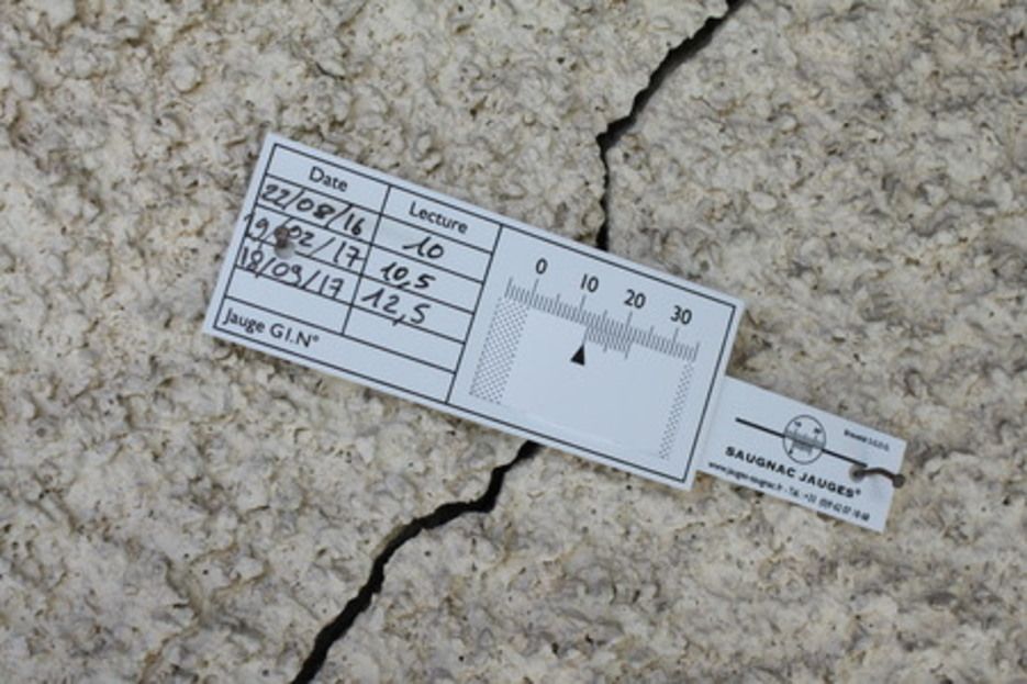 7. Boège : Suivit d'une fissuration sur plusieurs année 7. Boège : Suivit d'une fissuration sur plusieurs année