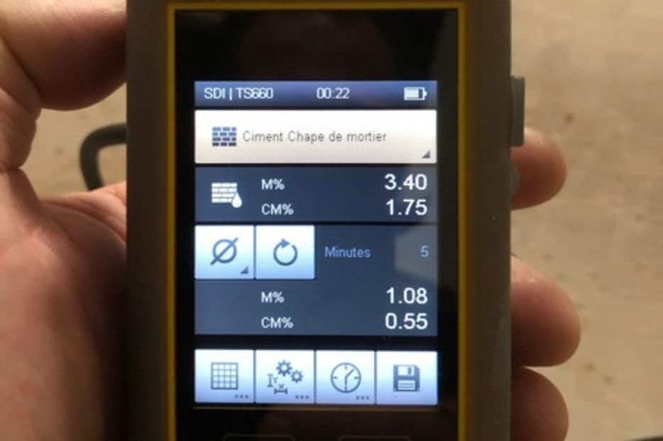 1. Val d'Isère : Tests d'humidité sur chape 1. Val d'Isère : Tests d'humidité sur chape