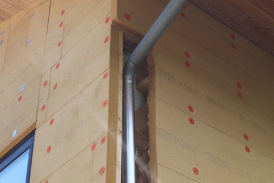 6. Sciez : Défaut d'étanchéité de la gouttière 6. Sciez : Défaut d'étanchéité de la gouttière